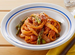 ウインナーとアスパラガスのナポリタン