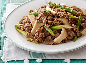 牛肉とアスパラガスのオイマヨ炒め