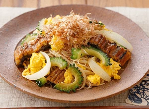 鰻とゴーヤの素麺チャンプルー