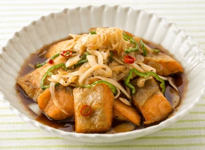 鮭と玉ねぎの黒酢南蛮漬け