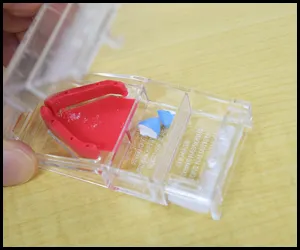 Step.9 カットした薬を本体の収納場所へ