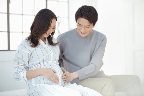 妊娠している夫婦