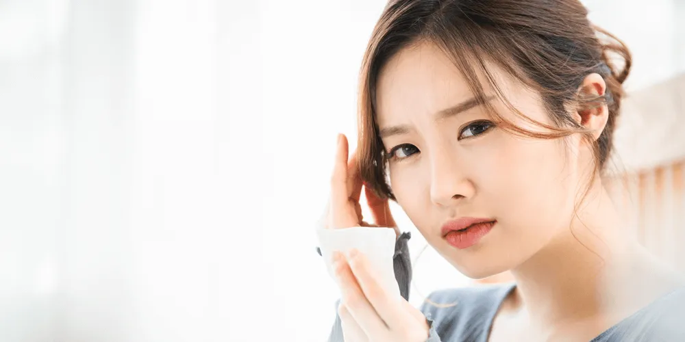 頭痛で悩む女性